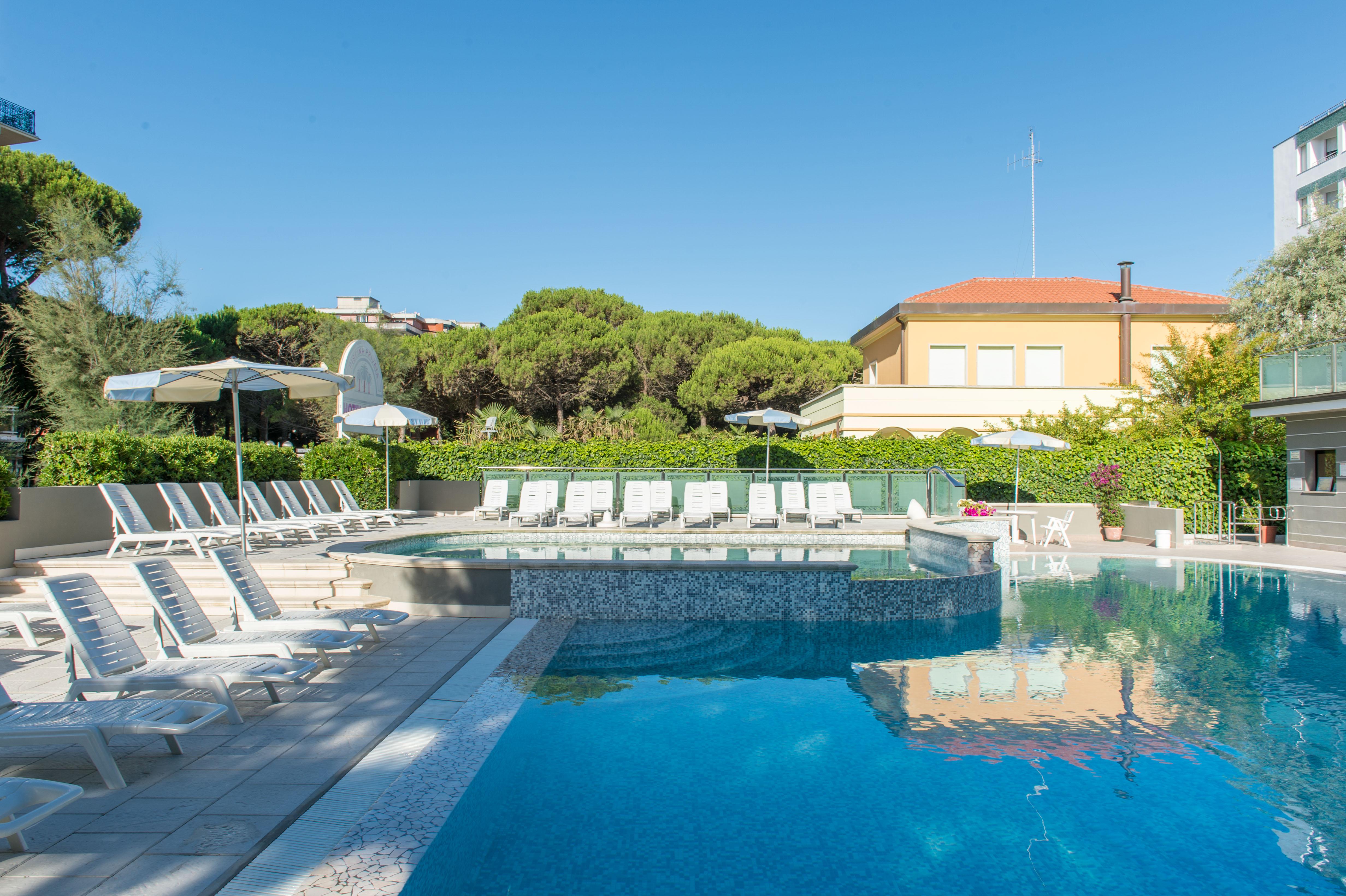 Hotel Luxor Milano Marittima Exterior photo